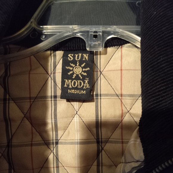 Quilted vest from Trefethen Vineyards. - Picture 3 of 3